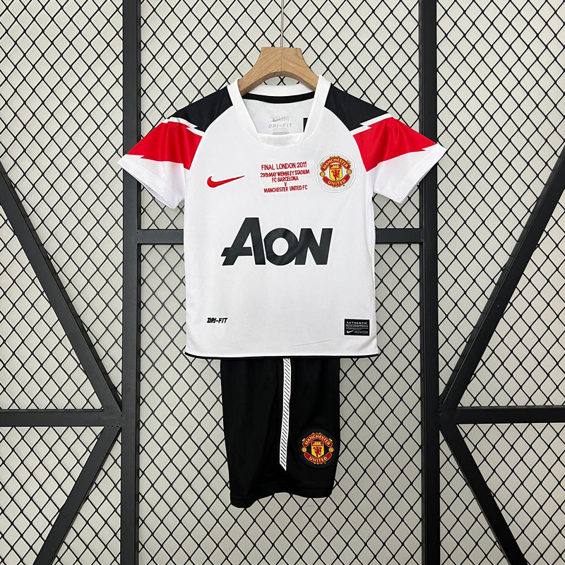 KIT Infantil Retrô Manchester United 2010/11 Fora