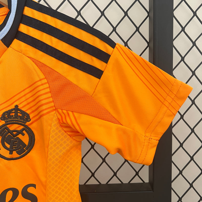 KIT Infantil Real Madrid 2024/25 Fora