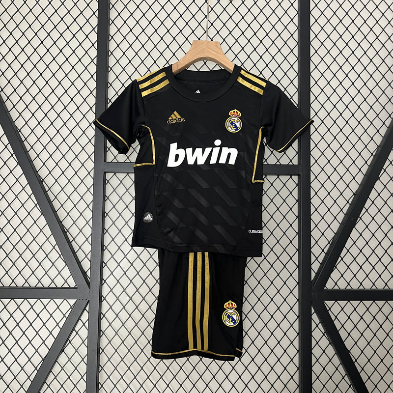 KIT Infantil Retrô Real Madrid 2011/12 Fora